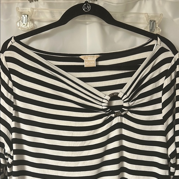 Michael.Kors Black  and White striped Relaxed 3/4‎ Sleeve top.       Size xl - Picture 3 of 8